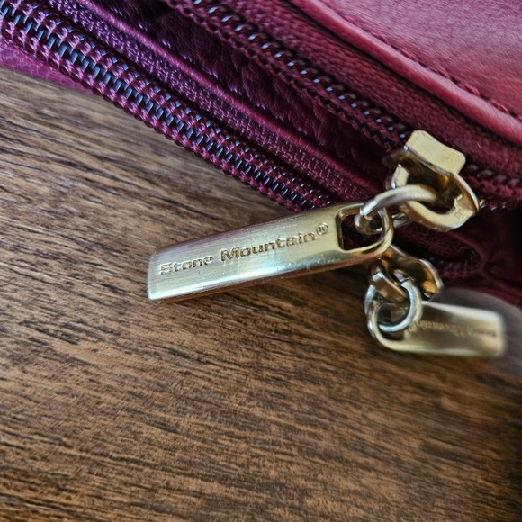 Stone Mountain Burgundy Red Pebbled Leather Hobo Shoulder Bag Purse Pockets Gold - Picture 6 of 7